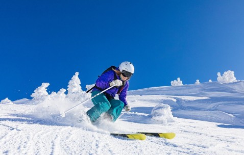 爱游戏官方-分区决赛次回合爆出冷门！密尔沃基雄鹿小胜洛杉矶湖人，争冠形势突变